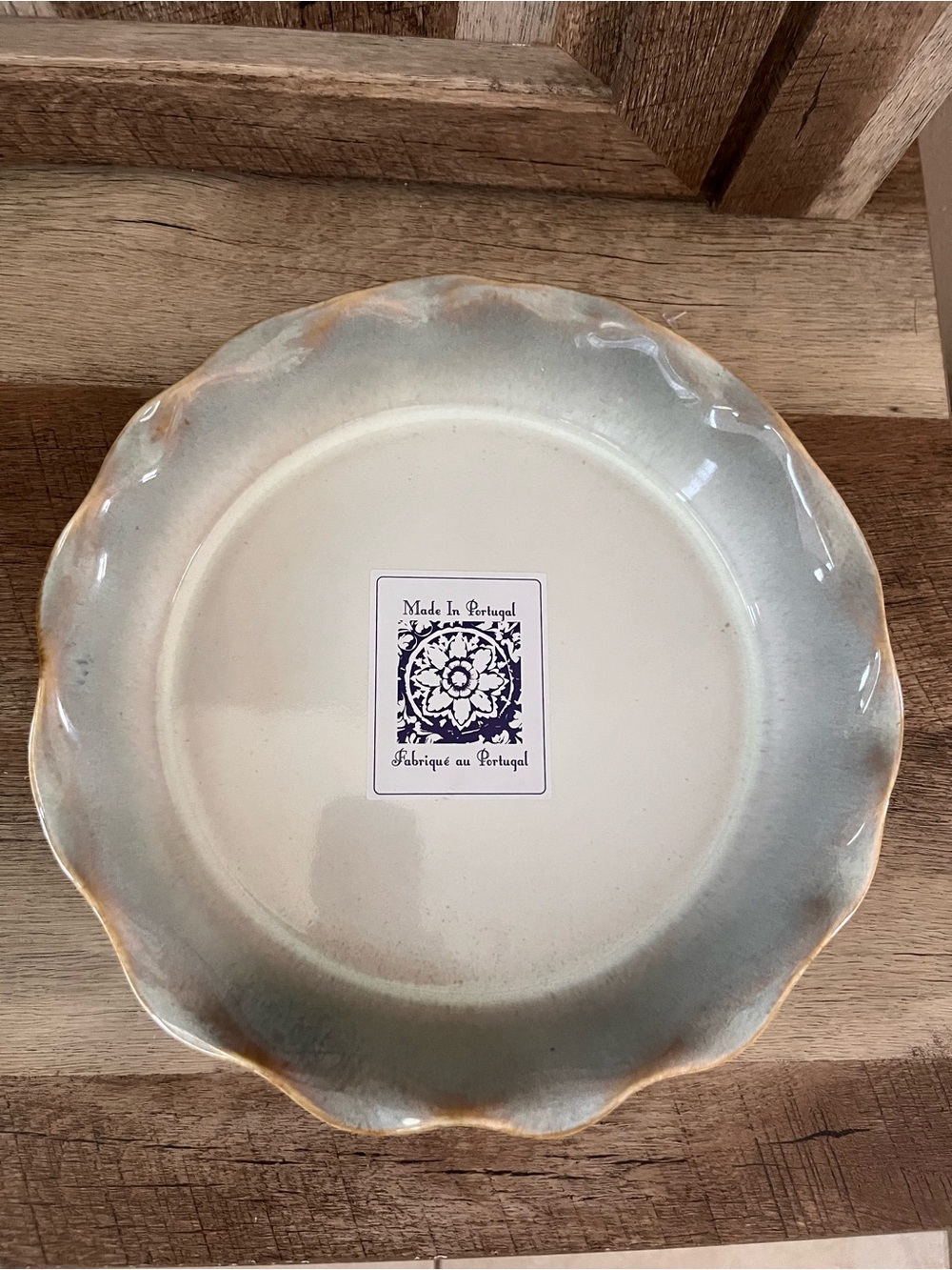 Scalloped Ceramic Pie Dish – Elegant Cream & Glazed Sage Ombre Bakeware, 9-10"